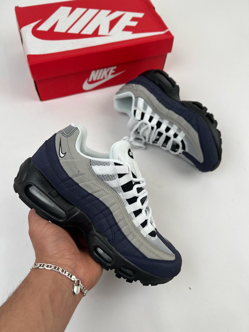 NIKE 95