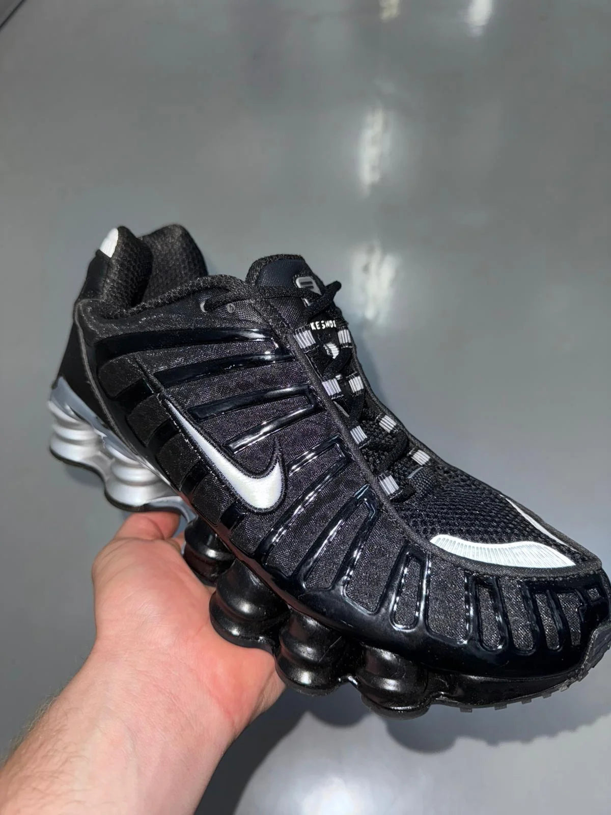 NIKE SHOX
