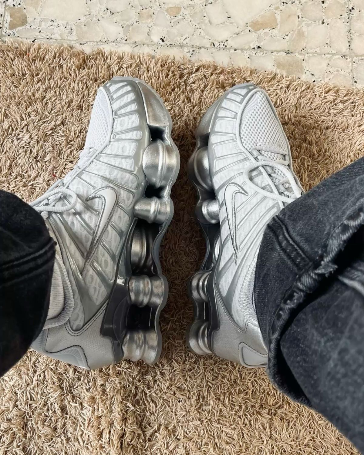 NIKE SHOX