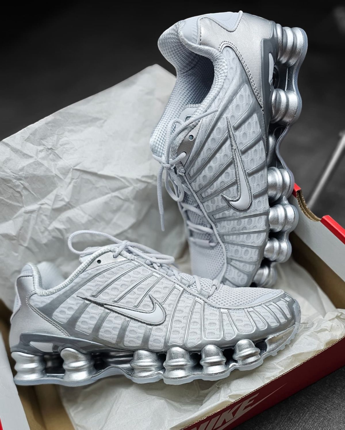 NIKE SHOX