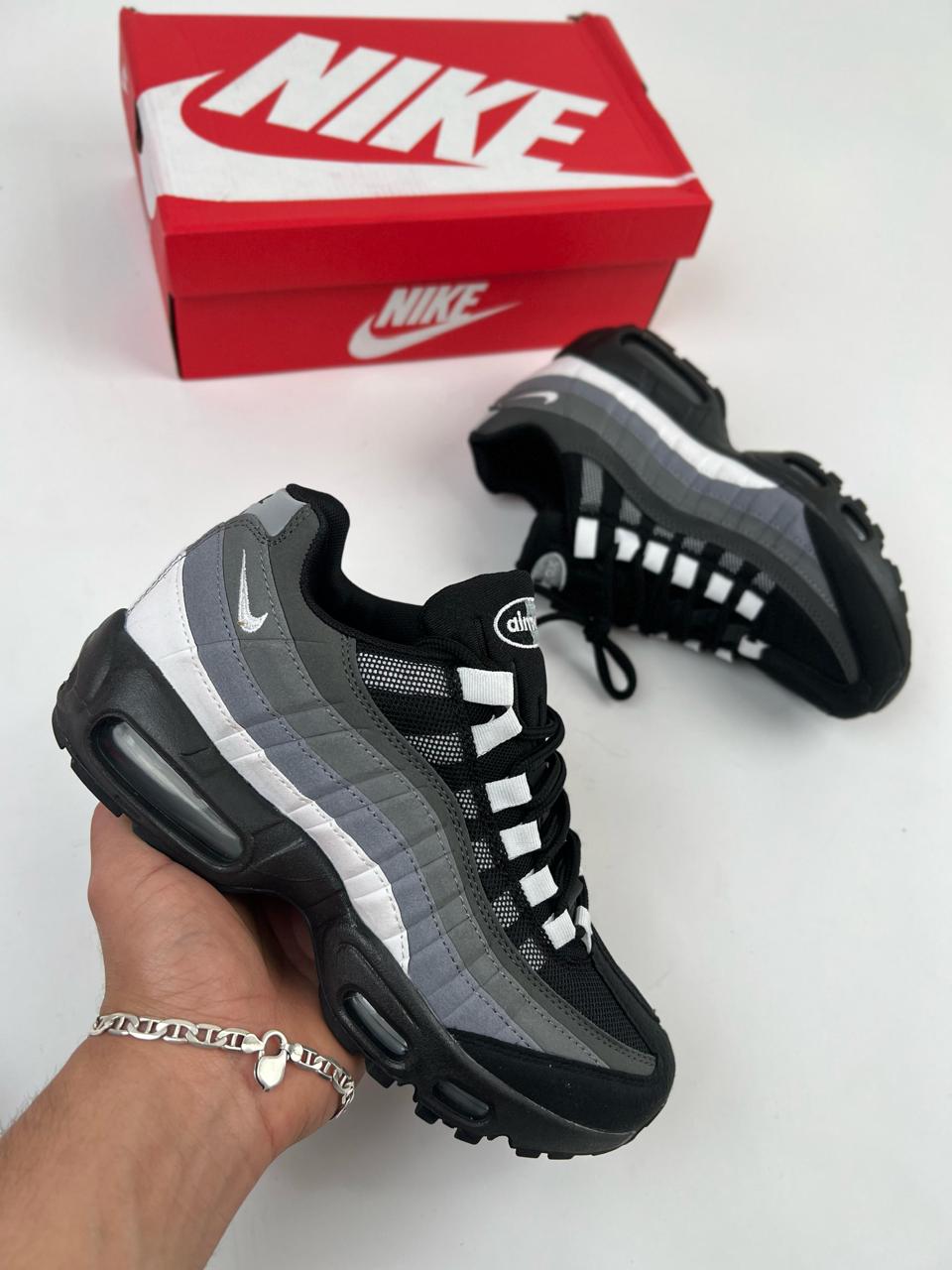 NIKE 95