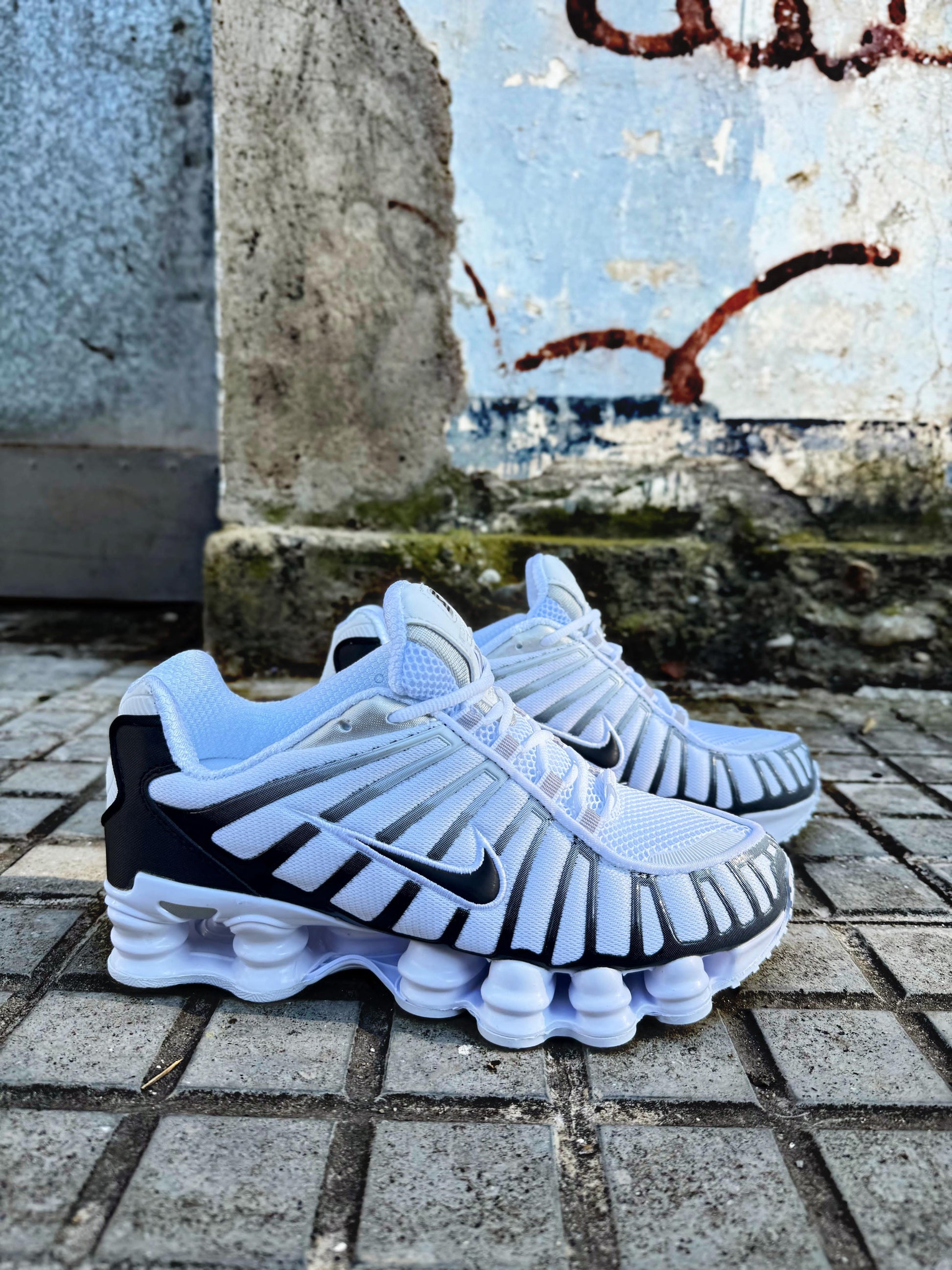 NIKE SHOX