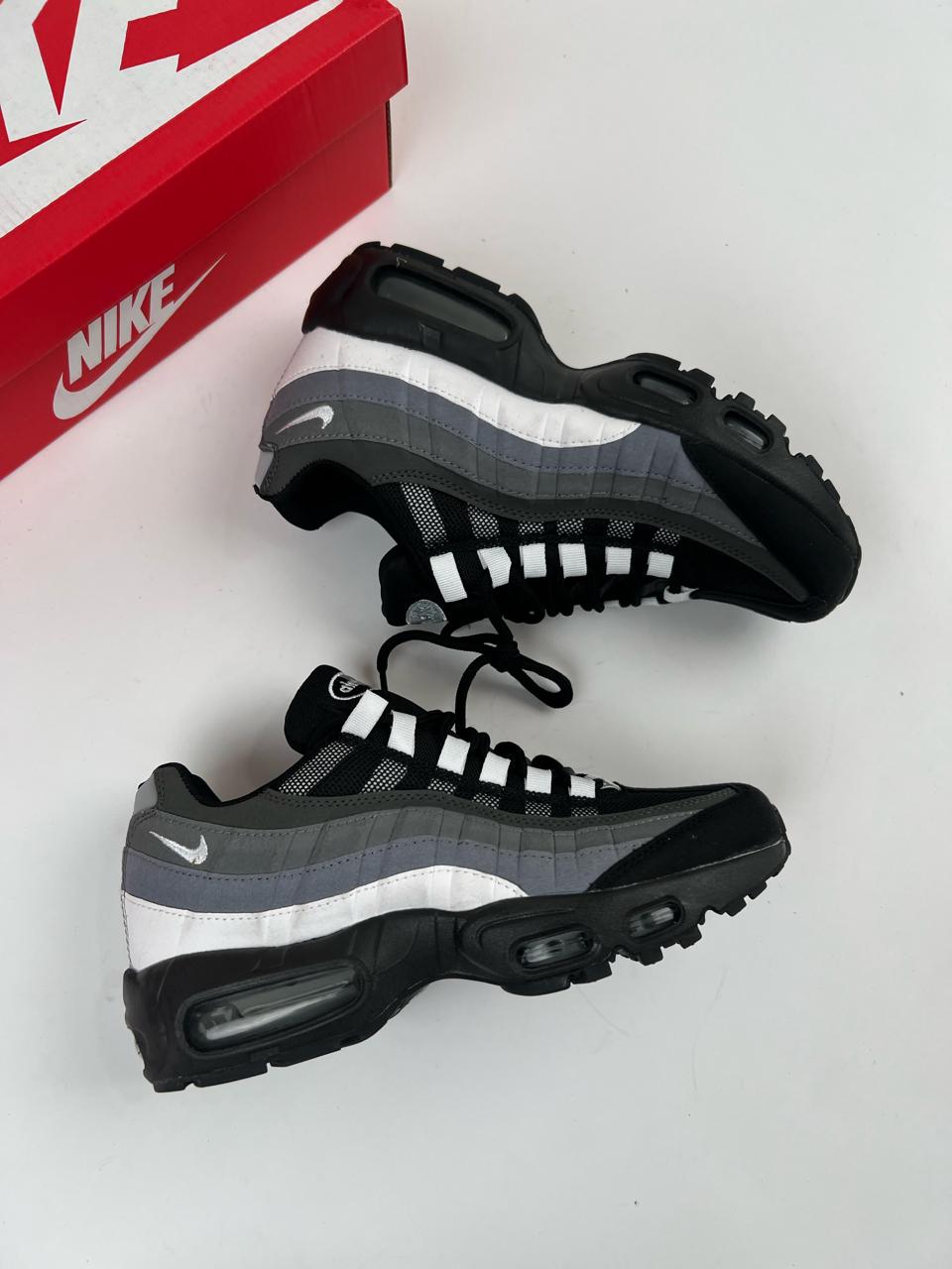 NIKE 95