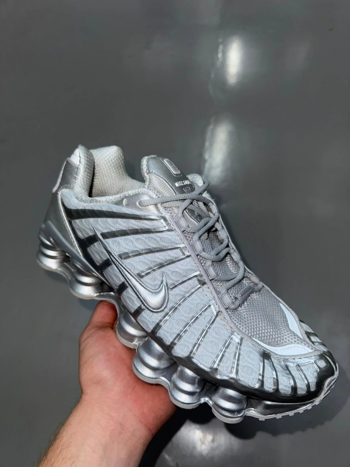 NIKE SHOX